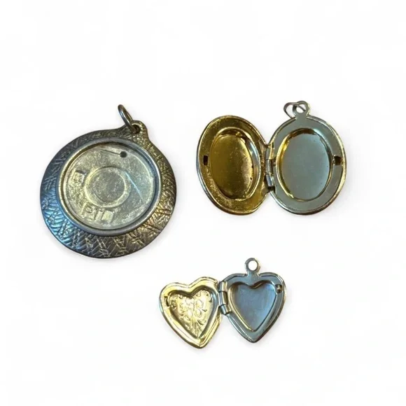 Vintage Lot of 2 Locket Charms and 1 Photo Pendant Charm Dainty Gold Tone - Picture 4 of 4